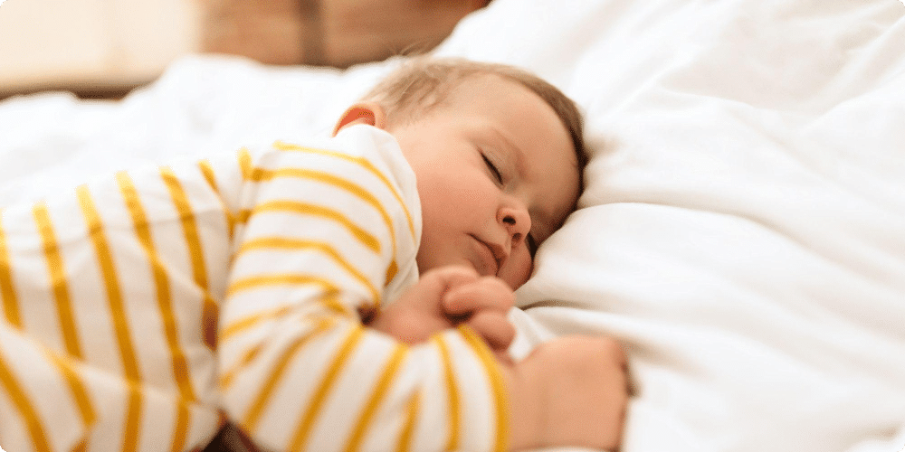 Adapter l'alimentation de bébé pour un meilleur sommeil